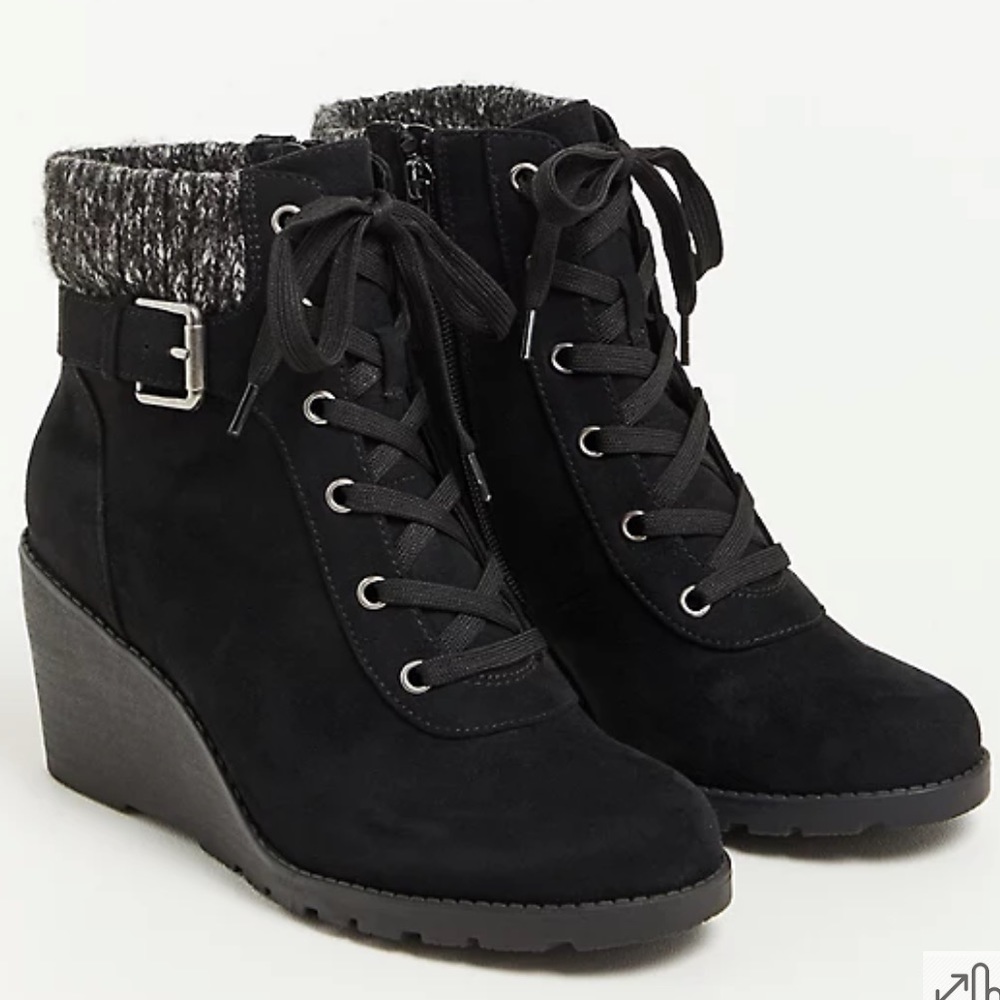 Torrid wide black wedge zip side bootie nwt